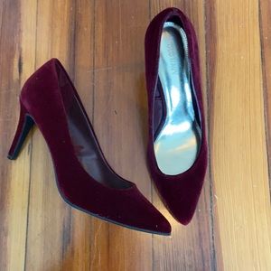 Old Navy maroon velvet heels
